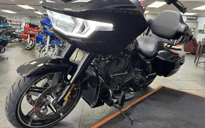 2025 Harley-Davidson® Road Glide® Midnight Firestorm - Black Finish