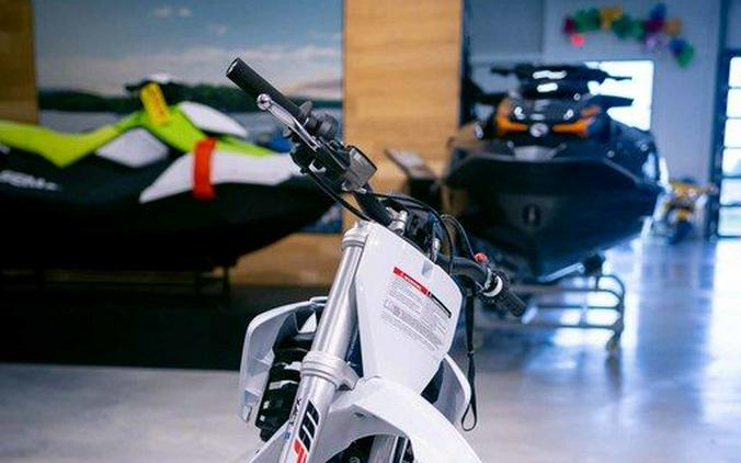 2024 Husqvarna® EE 5