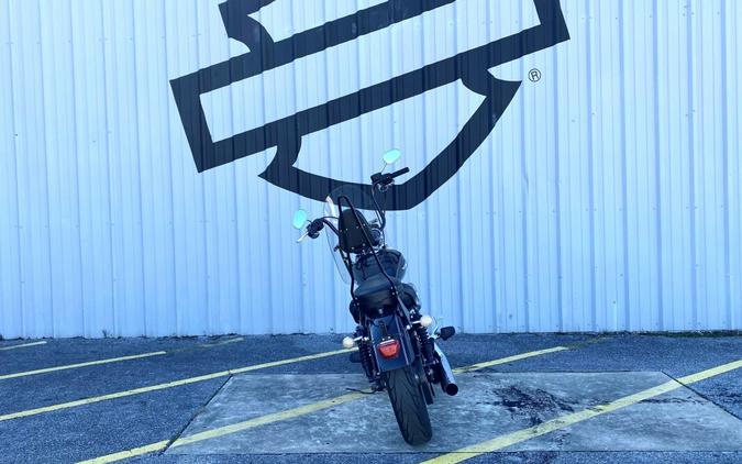 2017 Harley-Davidson® 1200 Custom Vivid Black