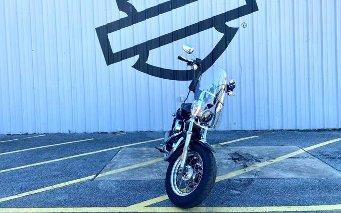 2017 Harley-Davidson® 1200 Custom Vivid Black