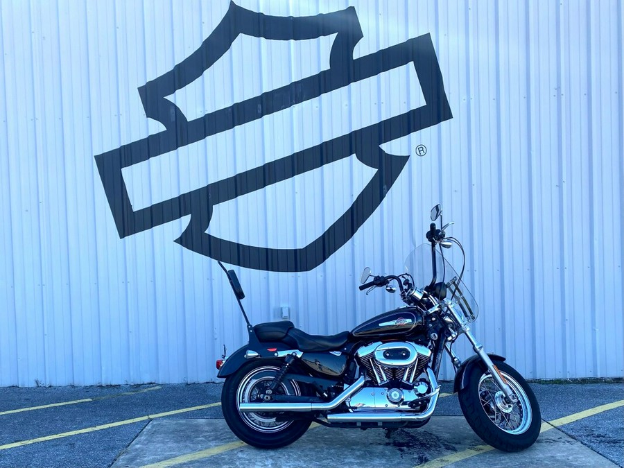 2017 Harley-Davidson® 1200 Custom Vivid Black