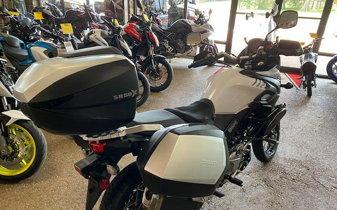 2018 Suzuki V-Strom 650XT WHITE WITH SHAD HARD BAGS and TRUNK, FOOT PEGS, SKID PLATE, ENGINE GUARDS, HEATED GRIP
