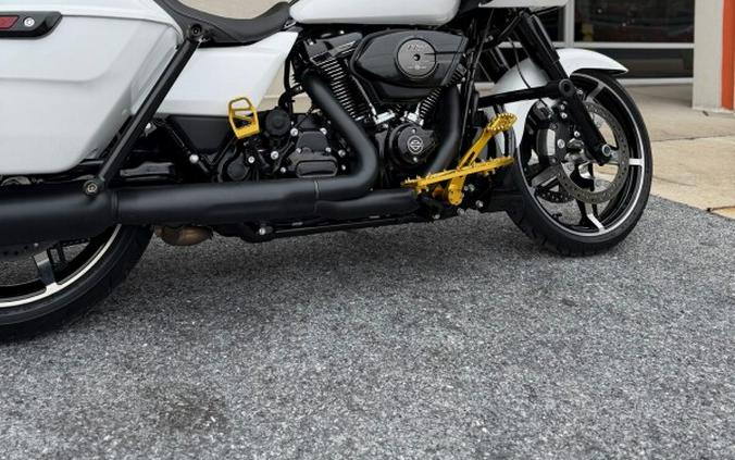 2025 Harley-Davidson® Road Glide® FLTRX White Onyx Pearl - Black Finish