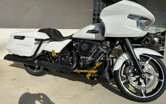 2025 Harley-Davidson® Road Glide® FLTRX White Onyx Pearl - Black Finish