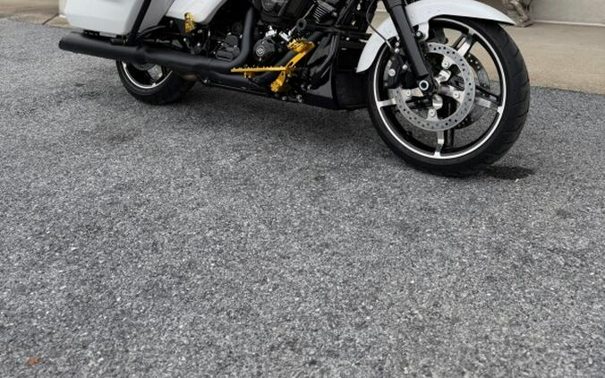 2025 Harley-Davidson® Road Glide® FLTRX White Onyx Pearl - Black Finish