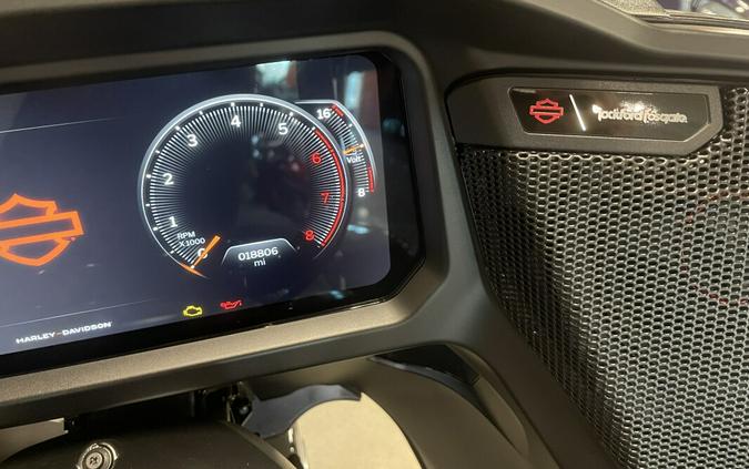 2024 Harley-Davidson® Road Glide® Vivid Black