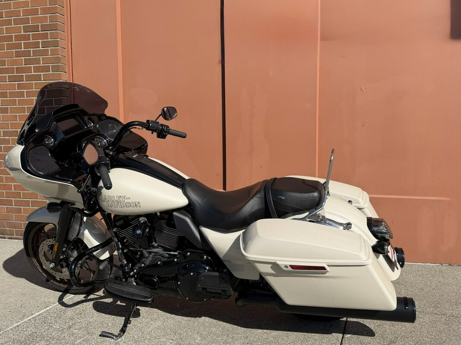 Harley-Davidson® Road Glide® ST White Sand Pearl