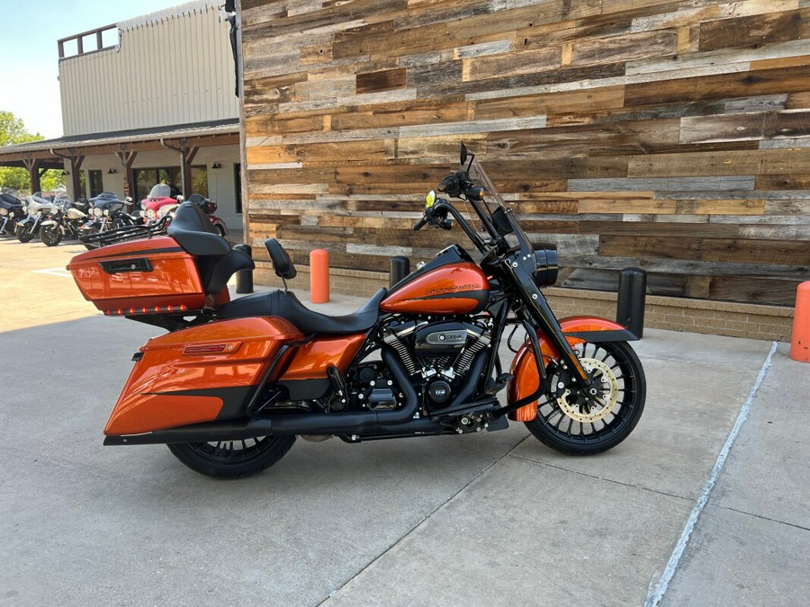 2019 Harley-Davidson® Road King® Special Scorched Orange/Black Denim