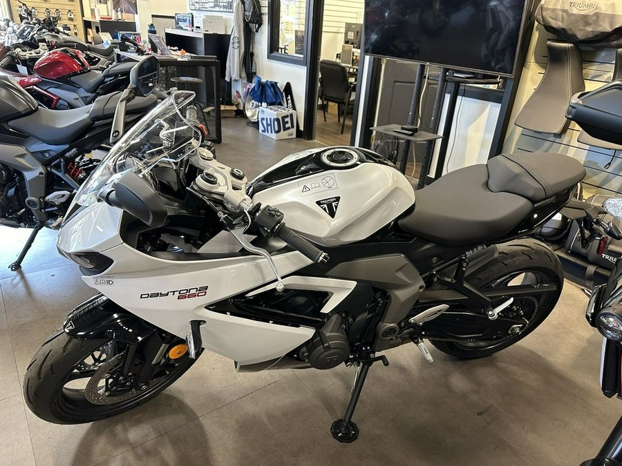 2025 Triumph Daytona 660 Snowdonia White/Sapphire Black