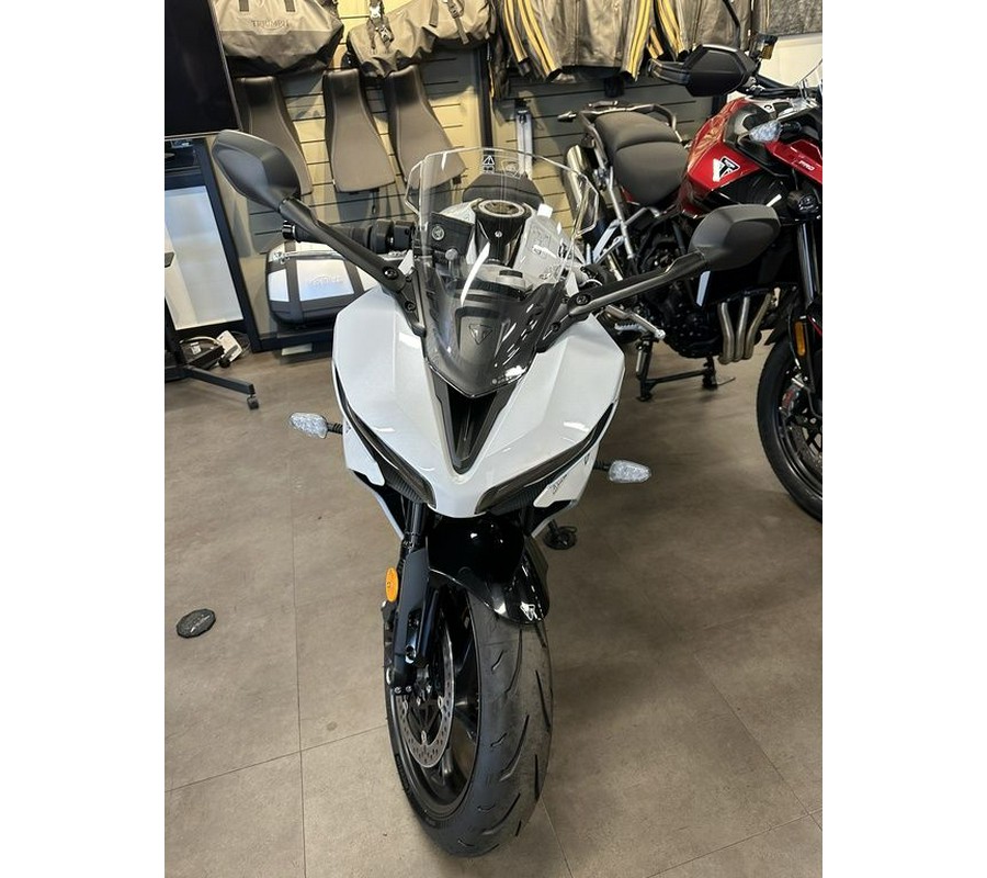 2025 Triumph Daytona 660 Snowdonia White/Sapphire Black