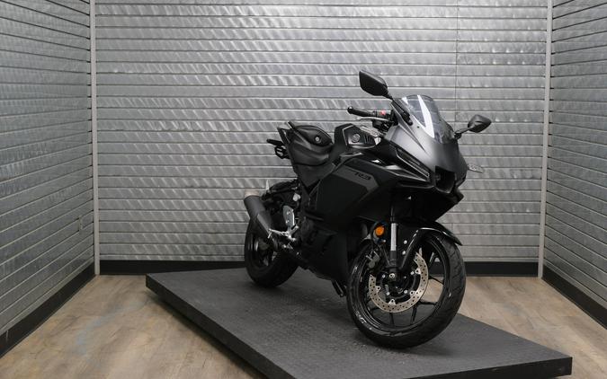 2025 YAMAHA YZFR3 ABS