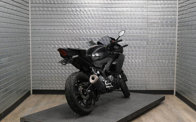 2025 YAMAHA YZFR3 ABS