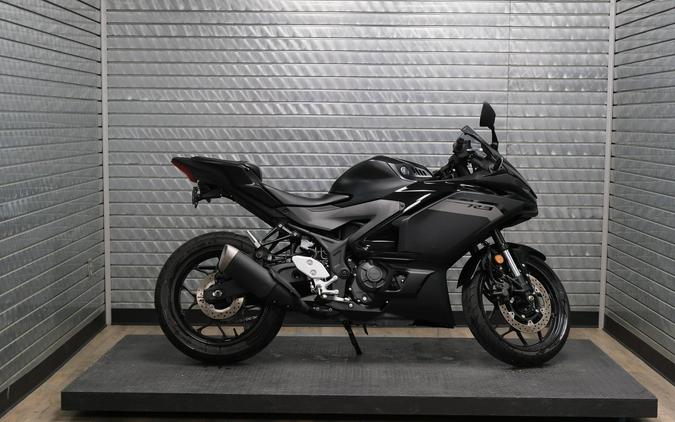 2025 YAMAHA YZFR3 ABS