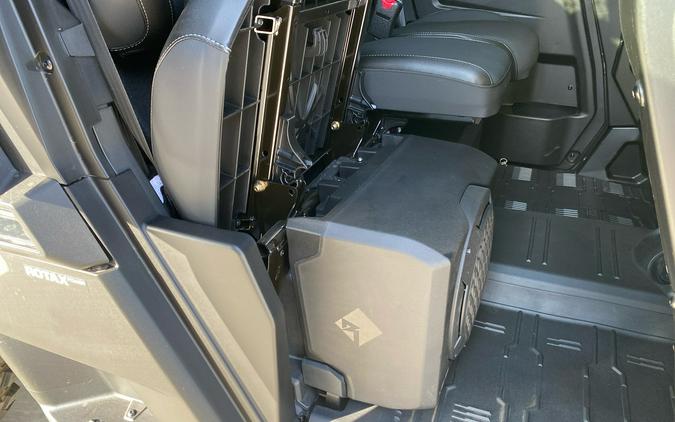 2027 Can-Am Defender XU MAX Limited HD11