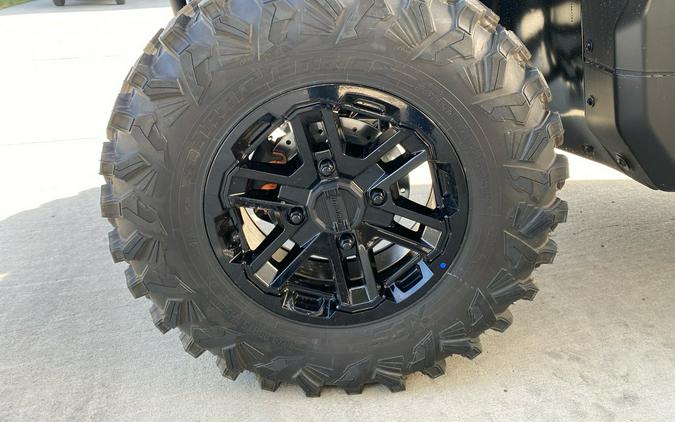 2027 Can-Am Defender XU MAX Limited HD11