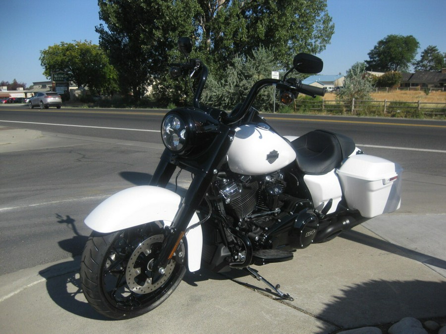 2024 Harley-Davidson Road King Special White Onyx Pearl