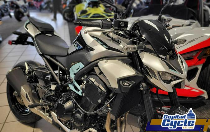 2025 Kawasaki Z900 ABS Galaxy Silver/Metallic Spark Black