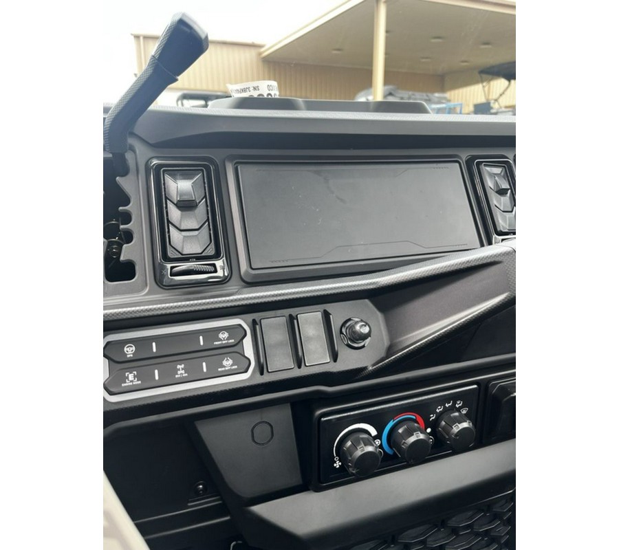 2026 Can-Am Defender XT CAB HD11