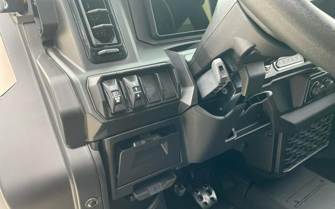 2027 Can-Am Defender XU MAX Limited HD11