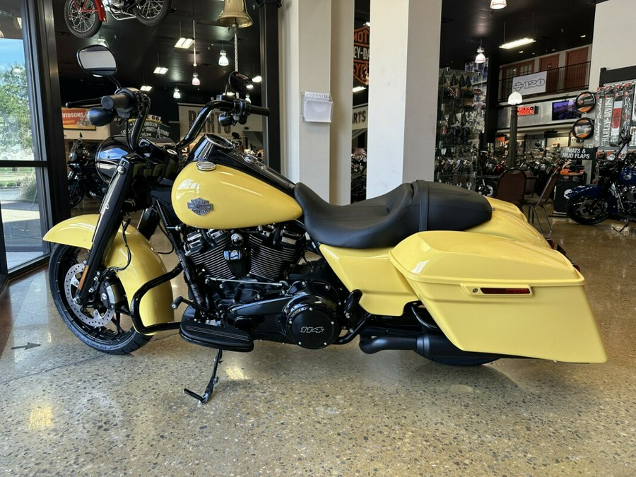 2023 Harley-Davidson Road King Special Industrial Yellow