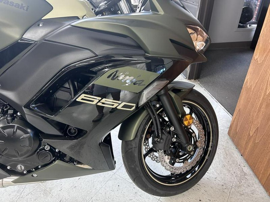 2024 Kawasaki Ninja® 650 Metallic Covert Green/Metallic Spark Black