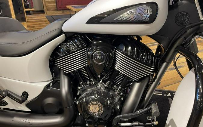 2024 Indian Motorcycle® Chieftain® Dark Horse® w/Powerband Audio Pkg Ghost White Metallic Smoke wit