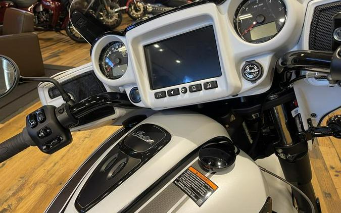 2024 Indian Motorcycle® Chieftain® Dark Horse® w/Powerband Audio Pkg Ghost White Metallic Smoke wit