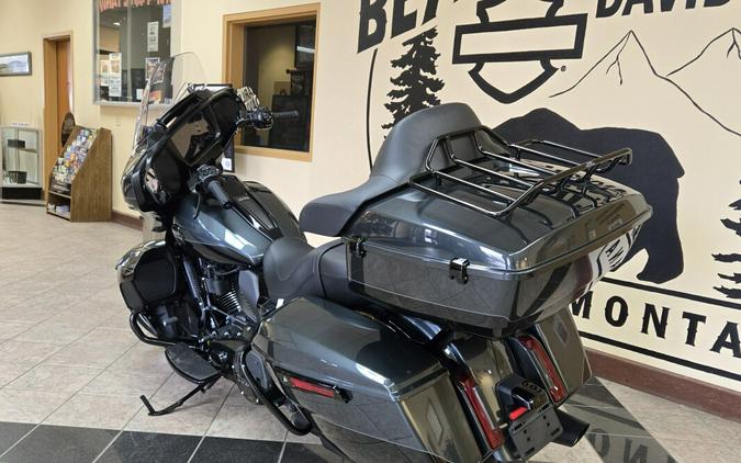 2025 Harley-Davidson® Street Glide® Ultra Iron Horse Metallic / Vivid Black - Black Finish