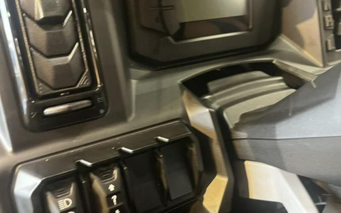 2026 Can-Am Defender MAX Lone Star Cab HD11