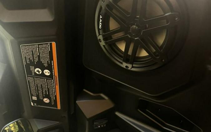 2026 Can-Am Defender MAX Lone Star Cab HD11