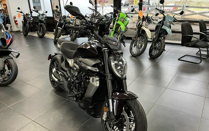 2026 DUCATI XDiavel V4 Black Lava