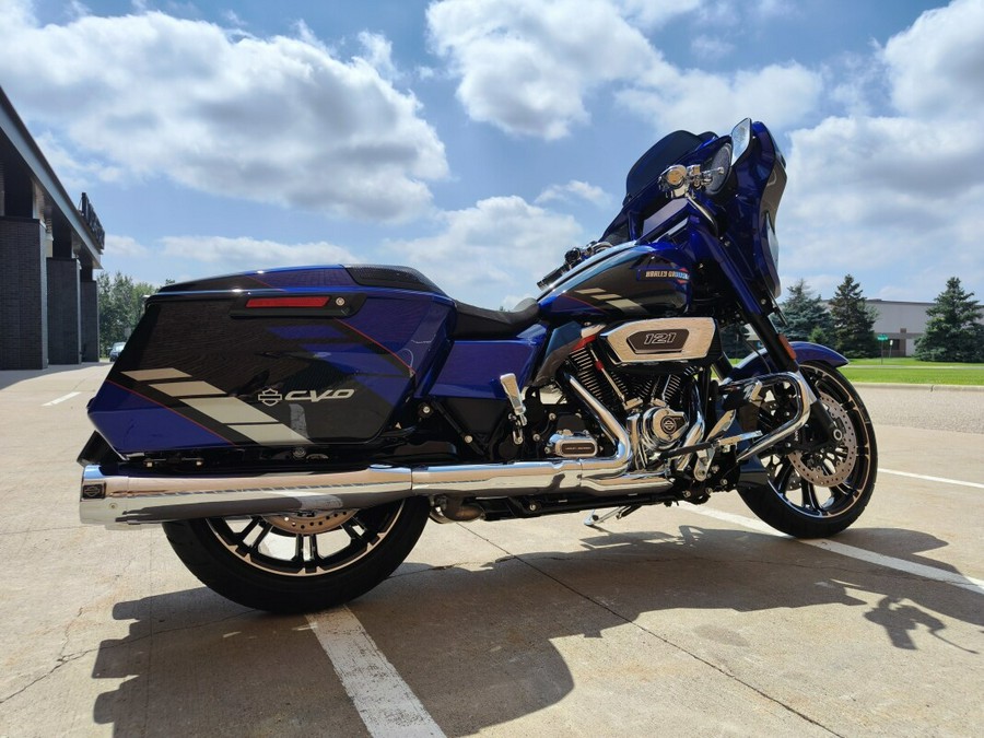 2025 Harley-Davidson® CVO™ Street Glide® Blue Streak
