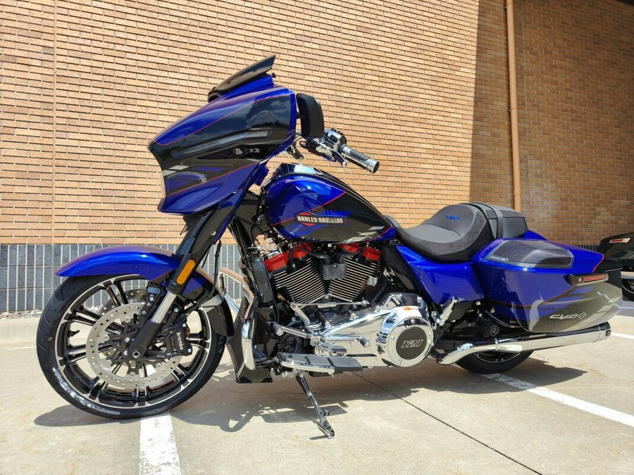 2025 Harley-Davidson® CVO™ Street Glide® Blue Streak