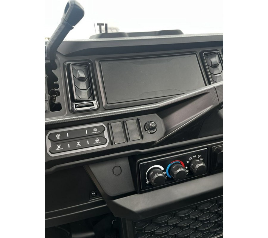 2026 Can-Am Defender XT CAB HD11