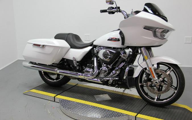 2024 Harley-Davidson® Road Glide® White Onyx Pearl