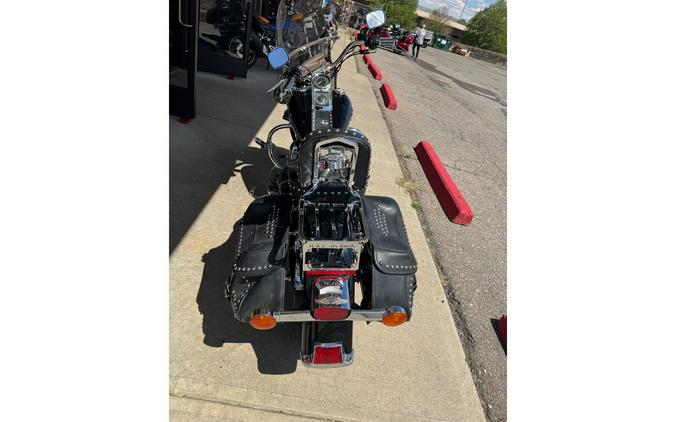 2003 Heritage Softail Classic FLSTC - Harley-Davidson®