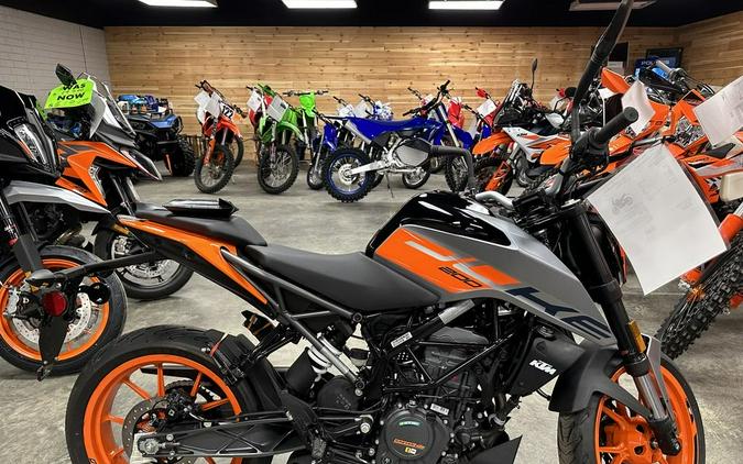 2023 KTM Duke 200