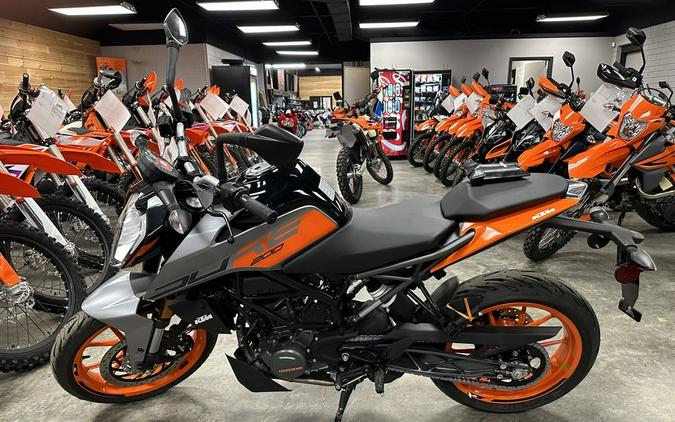 2023 KTM Duke 200