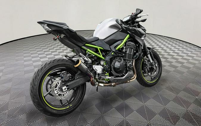 2020 Kawasaki Z900 Metallic Spark Black/Metallic Flat Spark Blac