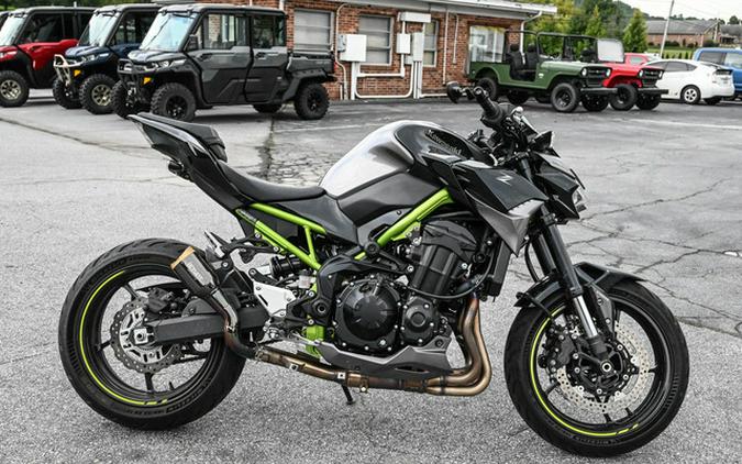2020 Kawasaki Z900 Metallic Spark Black/Metallic Flat Spark Blac