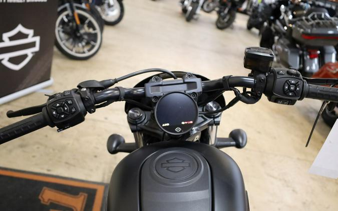 RH975S 2023 Nightster™ Special