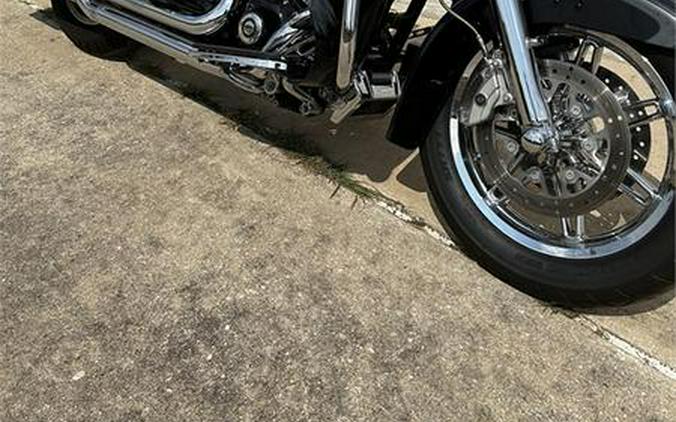 2013 Harley-Davidson® FLHTCUSE8 - CVO™ Ultra Classic® Electra Glide®