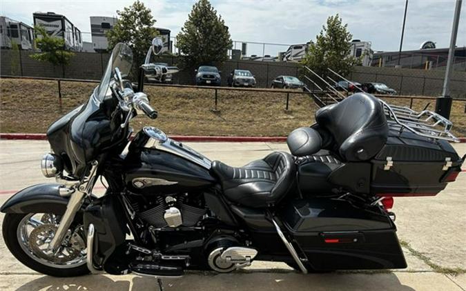 2013 Harley-Davidson® FLHTCUSE8 - CVO™ Ultra Classic® Electra Glide®