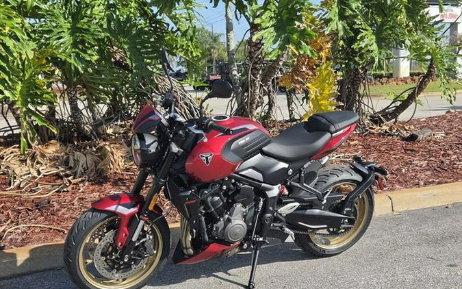 2026 Triumph Trident 800 Carnival red 800 Jet Black