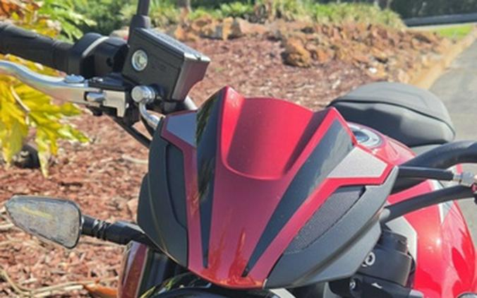 2026 Triumph Trident 800 Carnival red 800 Jet Black