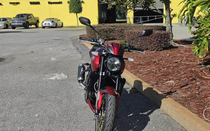 2026 Triumph Trident 800 Carnival red 800 Jet Black
