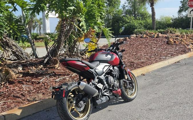2026 Triumph Trident 800 Carnival red 800 Jet Black