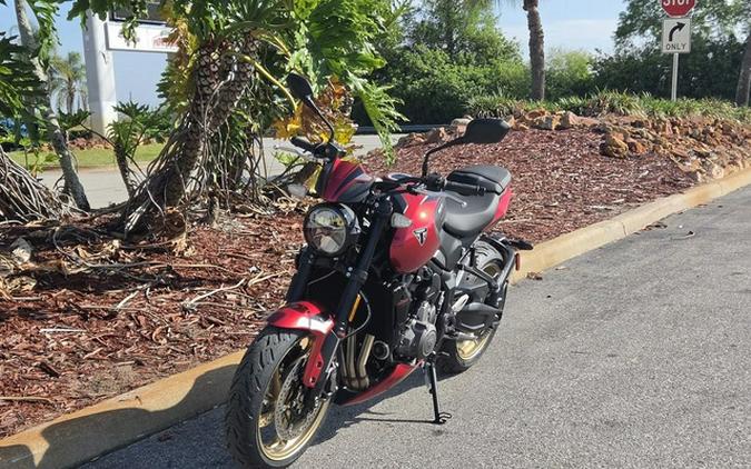 2026 Triumph Trident 800 Carnival red 800 Jet Black