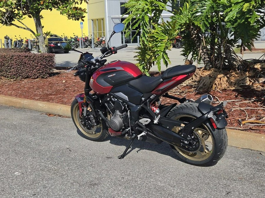 2026 Triumph Trident 800 Carnival red 800 Jet Black