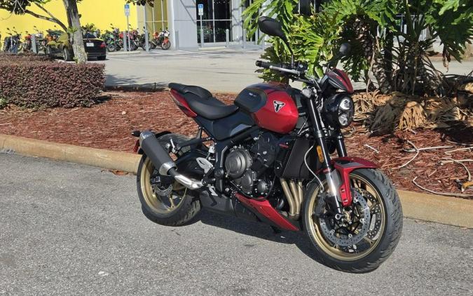 2026 Triumph Trident 800 Carnival red 800 Jet Black